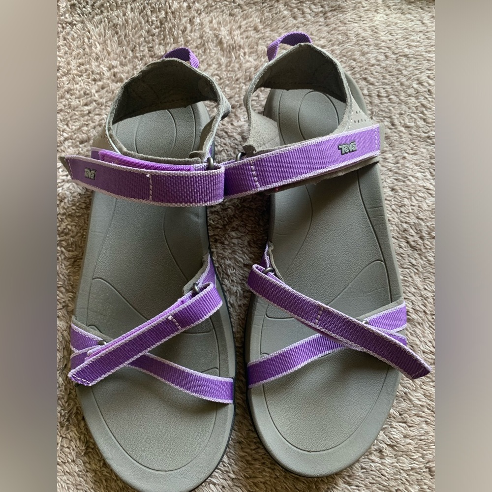 TEVA women’s verra sports sandals spider rubber . Size 9 . Brand new